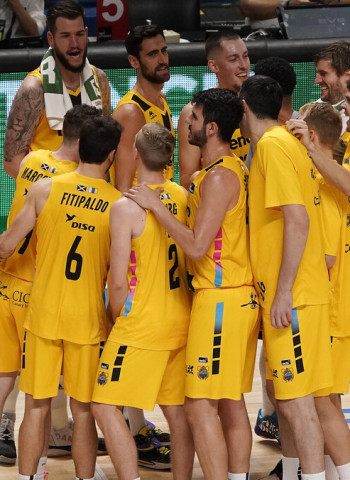 Lenovo Tenerife firma un gran correctivo al Unicaja (64-97)
