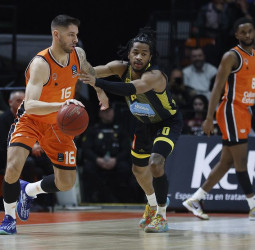 Valencia Basket 106-65 Aris Thessaloniki: Xαλαρά y mejor récord de la competición para los taronja