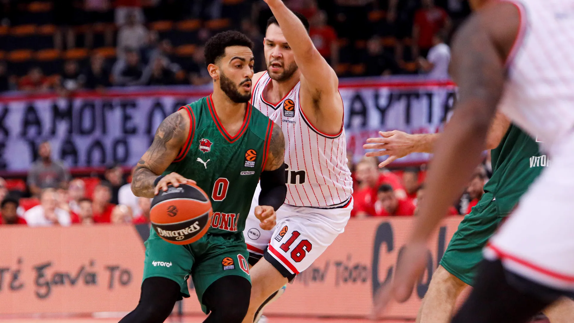 Miller-McIntyre lleva a Baskonia a su tercer triunfo, 74-75