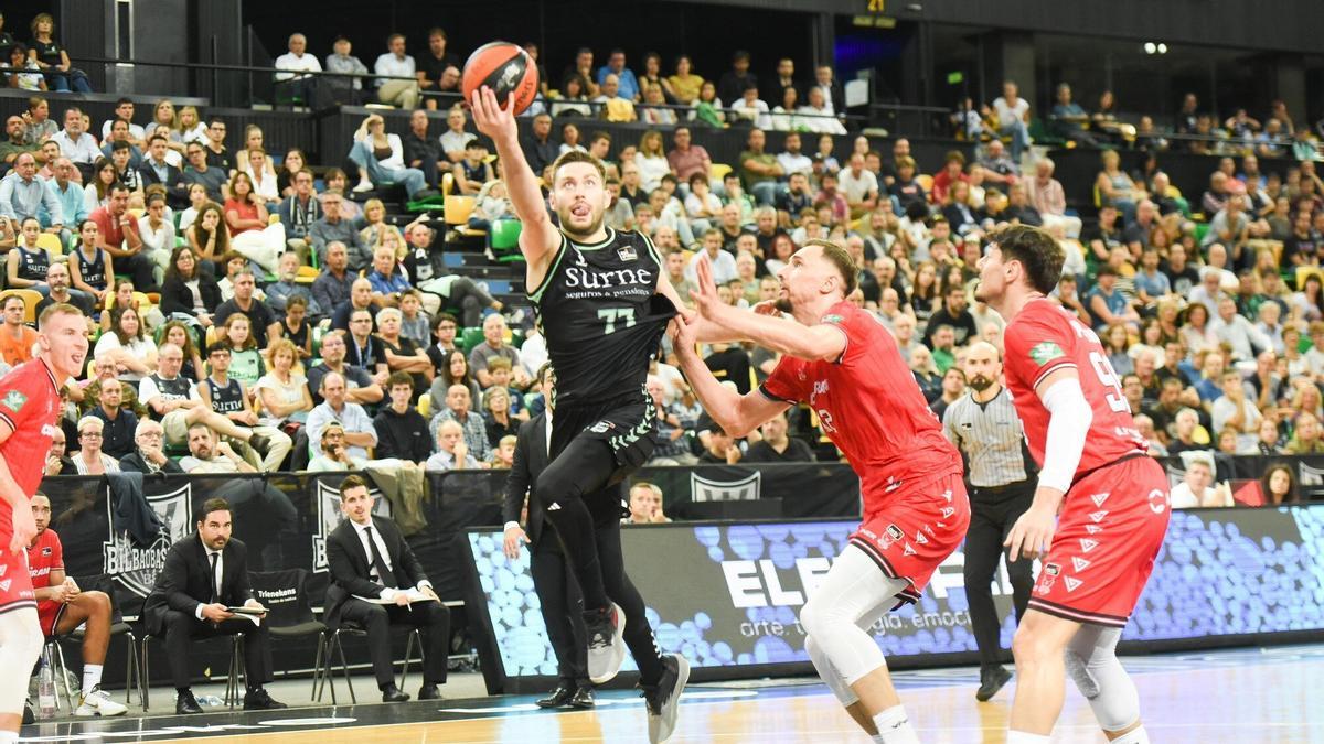 Kullamae lidera al Surne Bilbao frente a un buen Coviran Granada (94-93)