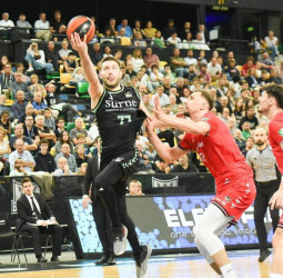 Kullamae lidera al Surne Bilbao frente a un buen Coviran Granada (94-93)