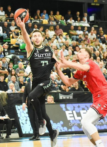 Kullamae lidera al Surne Bilbao frente a un buen Coviran Granada (94-93)
