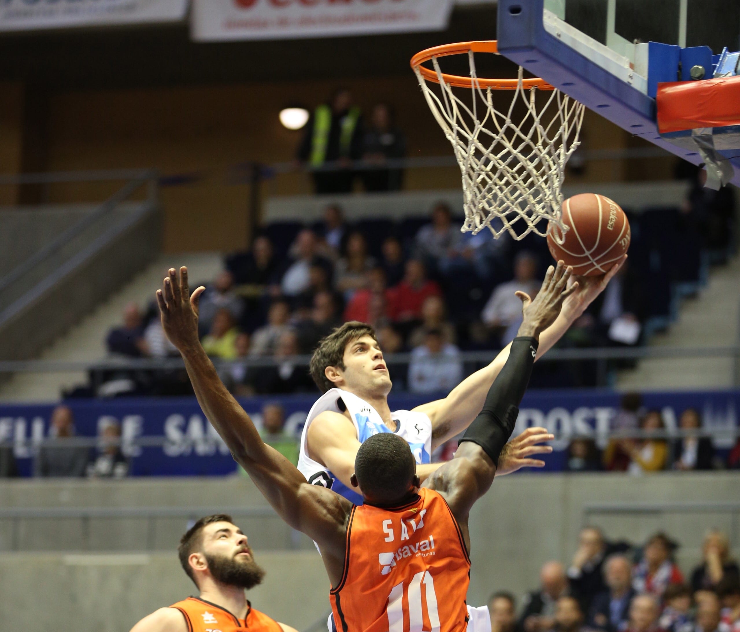 Un Valencia Basket con mucho oficio, impuso su ley en Santiago (75-92)