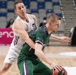 El Real Madrid vence al Unicaja y firma un pleno histórico como visitante (90-96)