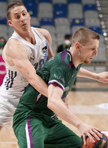 El Real Madrid vence al Unicaja y firma un pleno histórico como visitante (90-96)