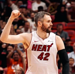 Kevin Love estudia su salida de los Jazz para buscar un nuevo destino competitivo