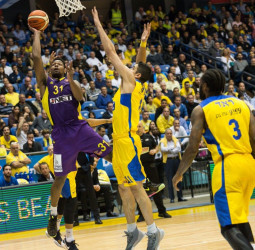 El Hapoel Holon gana por vez primera en la cancha del Maccabi