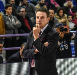 Rick Pitino, opción para ser entrenador de los Cleveland Cavaliers
