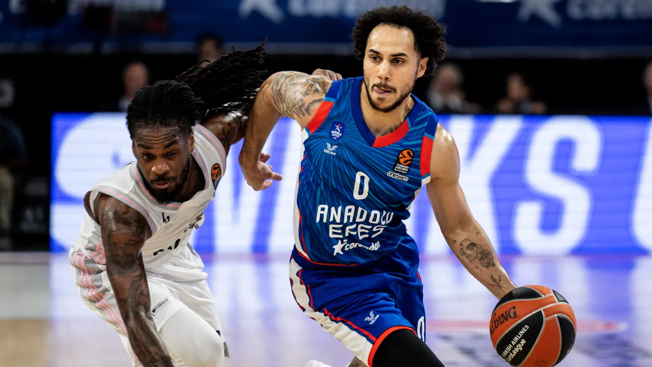 Efes vence a ASVEL para su primera victoria de la temporada, 89-84