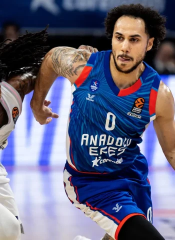 Efes vence a ASVEL para su primera victoria de la temporada, 89-84
