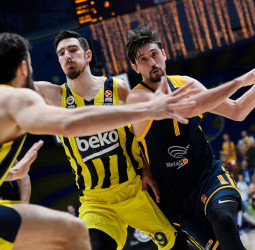 El Khimki obtiene una importante victoria ante el Fenerbahce (82-68)