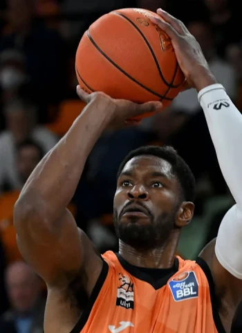 Brandon Paul, cerca del Buducnost