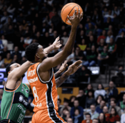 Golpe en la mesa taronja en el Olímpic al compás de Montero (89-104)