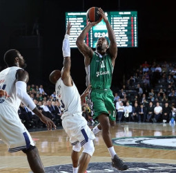 Brad Wanamaker no se mueve del Darussafaka