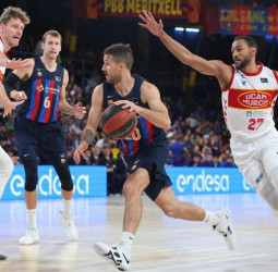 El Barça cicatriza parte de sus heridas a costa de un frágil UCAM Murcia (86-57)