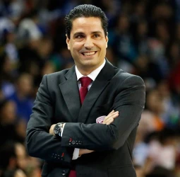 Giannis Sfairopoulos toma el relevo de Dusko Ivanovic en el Estrella Roja