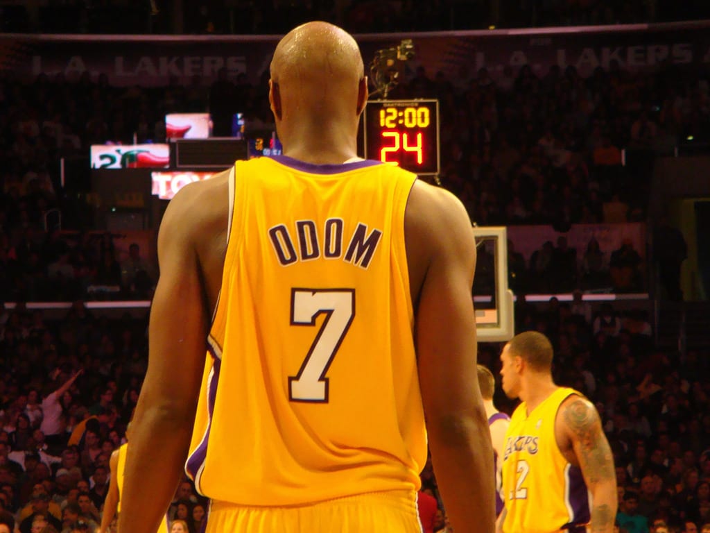 Lamar Odom se retira como jugador de los Lakers