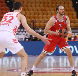 Kosta Koufos vuelve a los Estados Unidos para jugar en la G-League