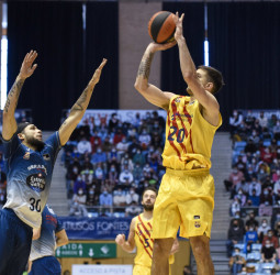 El líder impone su condición en el Sar (65-79)