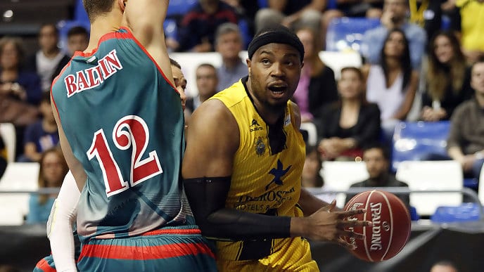 Joseph Jones da un triunfo balsámico al Iberostar Tenerife (90-71)