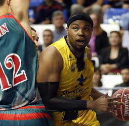 Joseph Jones da un triunfo balsámico al Iberostar Tenerife (90-71)