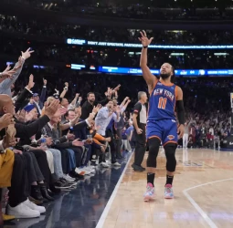 Brunson coloca a los Knicks a un solo paso de las finales del Este, 121-91 [3-2]
