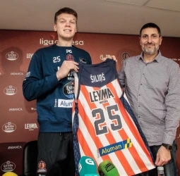 Uzal sobre el fichaje de Silins: "No se nos podía escapar"