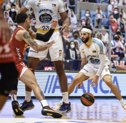 Frankamp decide en la prórroga ante el Monbus Obradoiro (80-83)