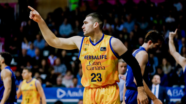 Herbalife Gran Canaria conquista Andorra desde la defensa (60-70)