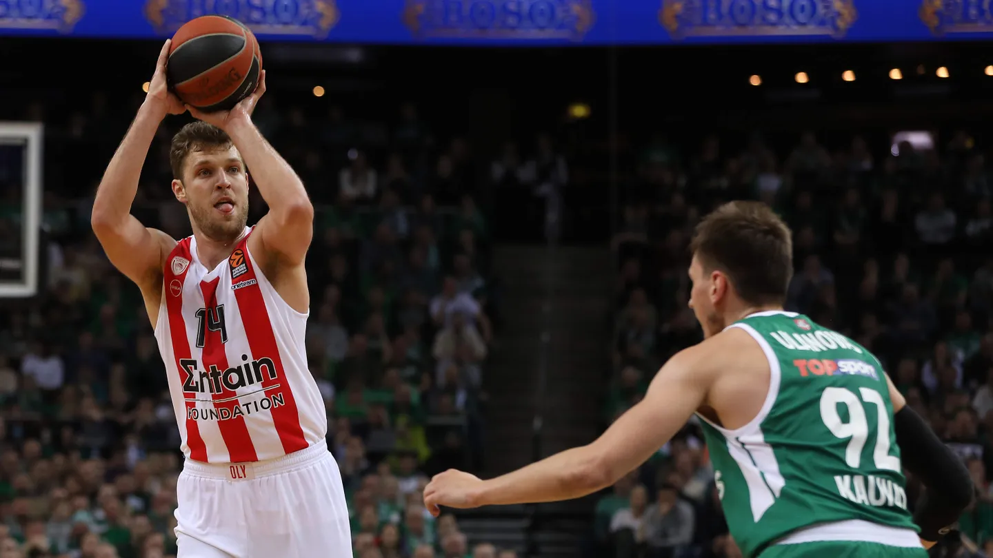 Vezenkov lleva al Olympiacos a los playoffs, 72-74