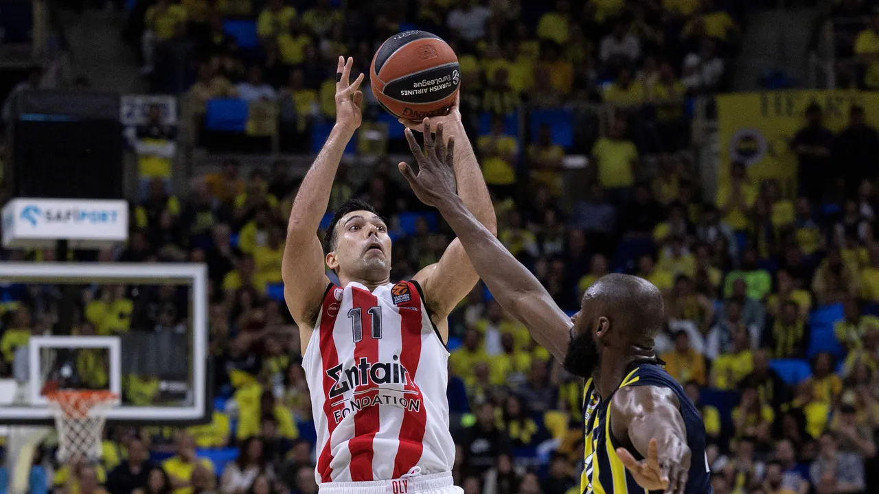 Sloukas hace enmudecer Estambul (71-72) [2-1]