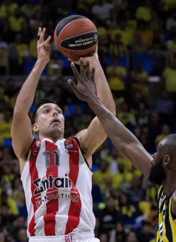 Sloukas hace enmudecer Estambul (71-72) [2-1]