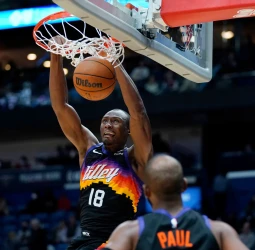 Christian Wood o Bismack Biyombo, opciones interiores para los Angeles Lakers