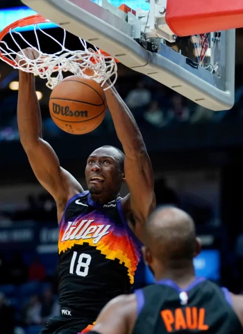 Christian Wood o Bismack Biyombo, opciones interiores para los Angeles Lakers