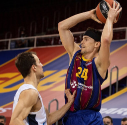 Un intenso Barça salva el obstáculo del Zenit (85-81)