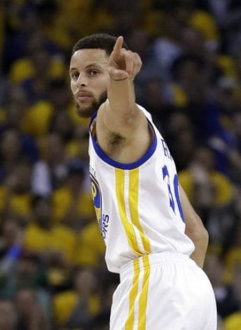 [2-0] Los Warriors aprovechan la ocasión para minar la moral de los Spurs (100-136)