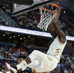 El Real Madrid se exhibe ante el UCAM Murcia (97-69)