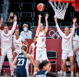 Francia apea a una gran España de las semifinales