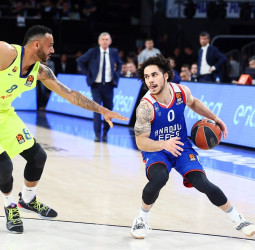 Shane Larkin renovará con el Anadolu Efes salvo que reciba una oferta NBA