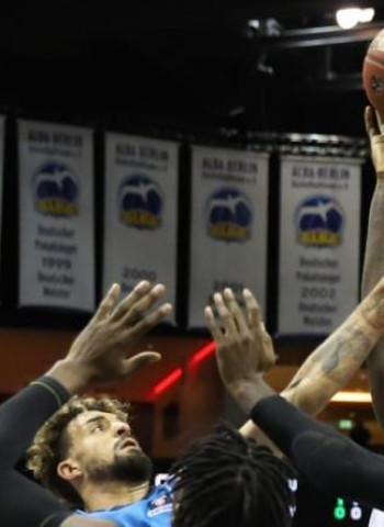ALBA Berlín se llevó una ajustada serie en los instantes finales (79-75)