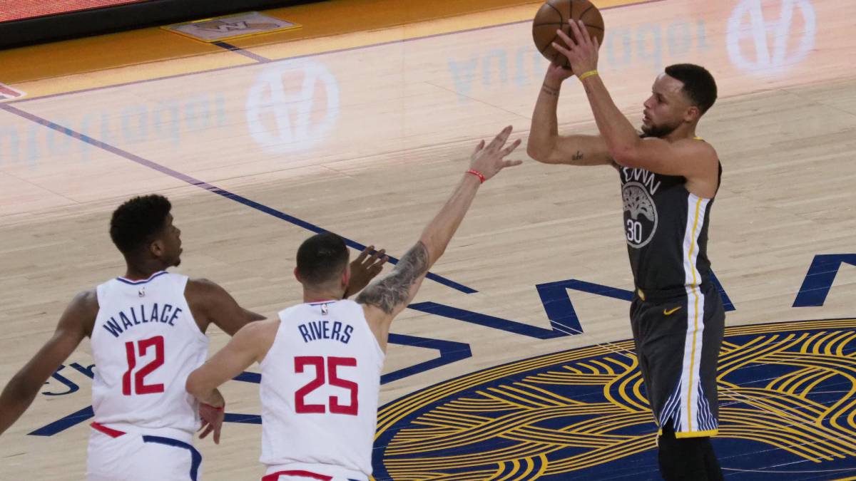 Los Sixers superan a los Bulls, George y Anthony lideran y el mago Curry sentencia