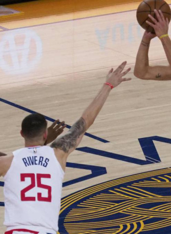 Los Sixers superan a los Bulls, George y Anthony lideran y el mago Curry sentencia