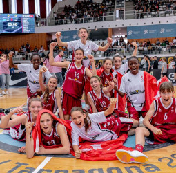 Madrid repite título en categoría femenina en el Mini (72-80)