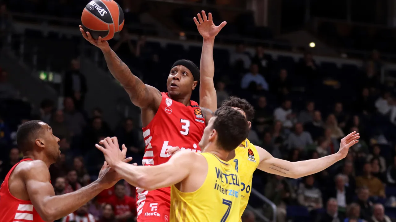Olympiacos domina al ALBA en Berlín, 60-93