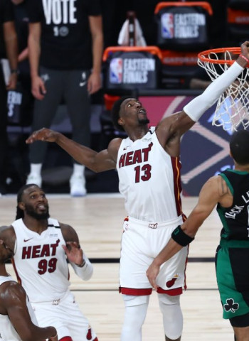 Los Miami Heat golpean primero en la final del Este (117-114) [0-1]