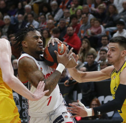 Chris Jones decide en el último cuarto para Valencia Basket (82-76)
