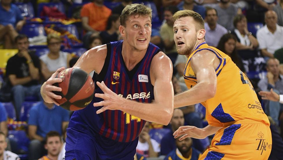 El Barcelona medita las cesiones de Artem Pustovyi y Rolands Smits