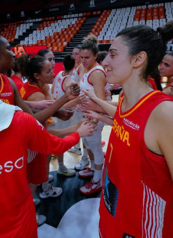 La victoria de España Rojo pone el punto final al primer paso hacia un verano ilusionante (73-36)