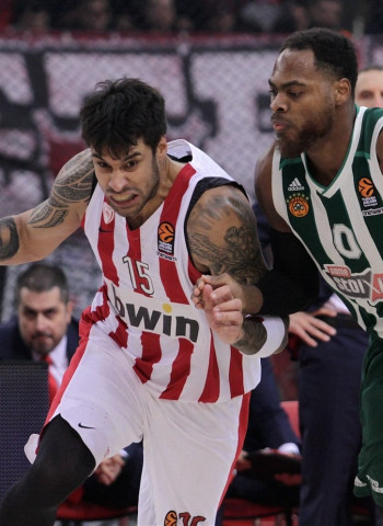 Pitino ya sabe como se las gastan en el Pireo (79-65)