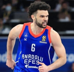 El Anadolu Efes, cerca de acordar la renovación de Elijah Bryant